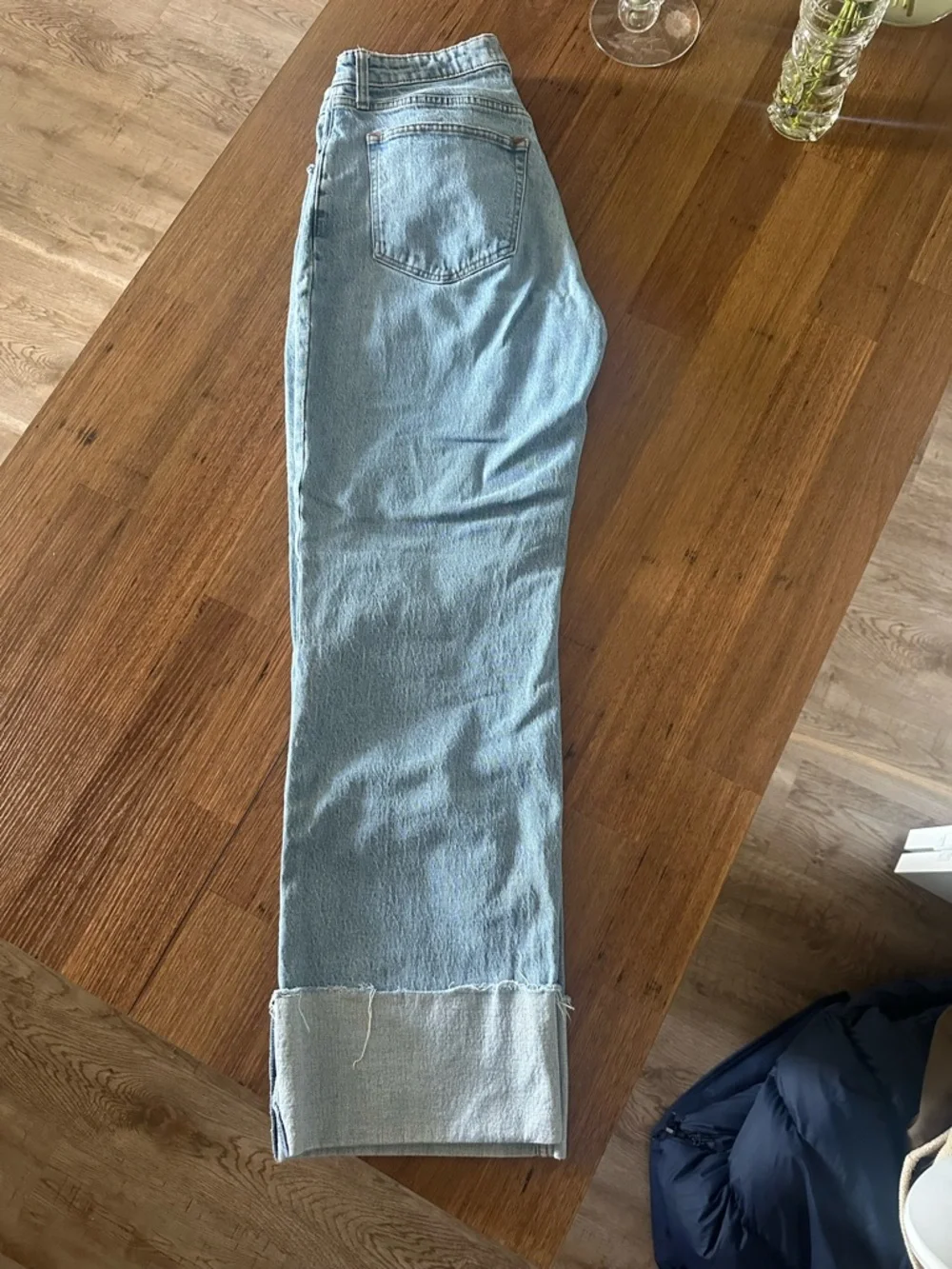 Abercrombie & Fitch Light Wash Straight-Leg Jeans, Curve Love Fit - Picture 3 of 4